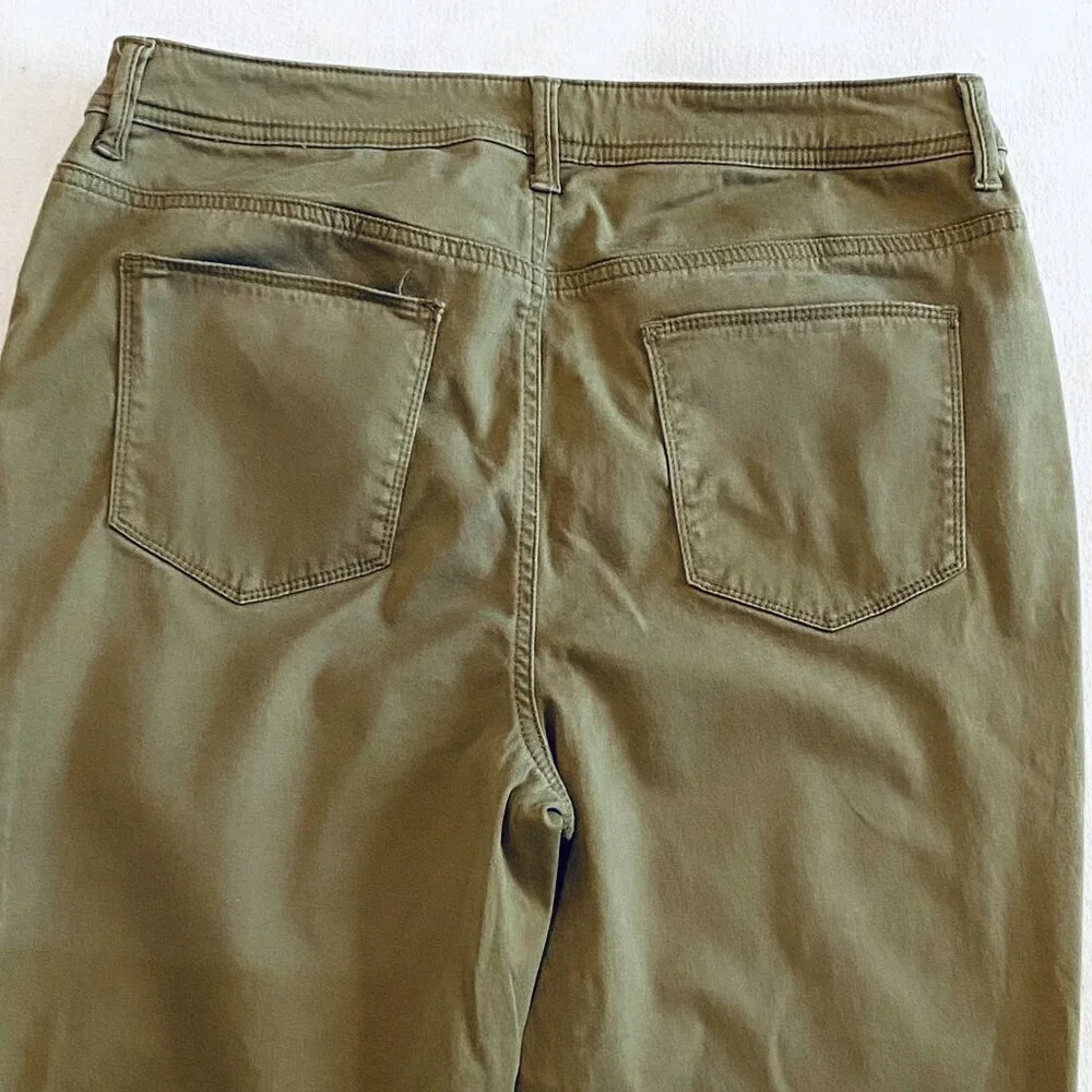 Chico's jeans Women's 1.5 olive green cropped stretch comfortable versatile